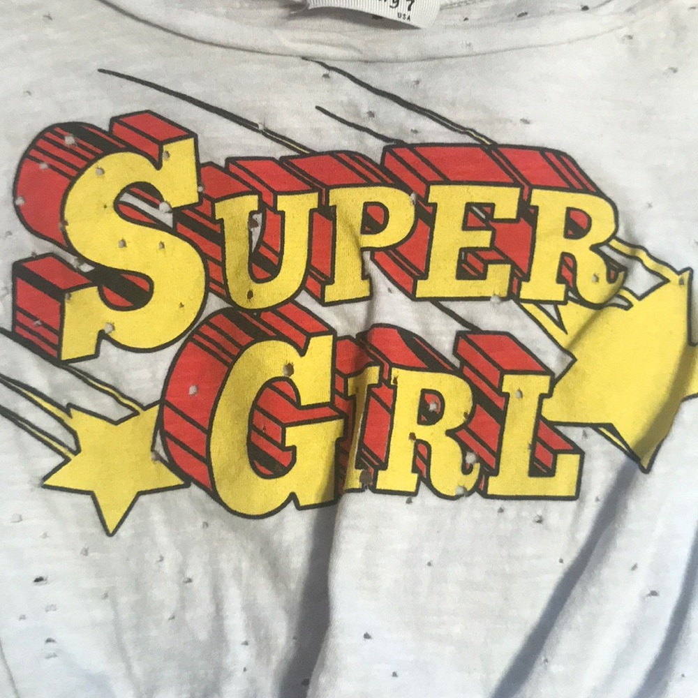 Cropped off white shirt